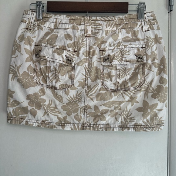 So Wear it Declare it Y2K Hawaiian Mini Cargo Skirt. Size 5. - Picture 4 of 5